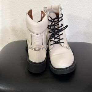 Chic Coach Lace-Up Boots with Black Soles Gently Loved Size 7B